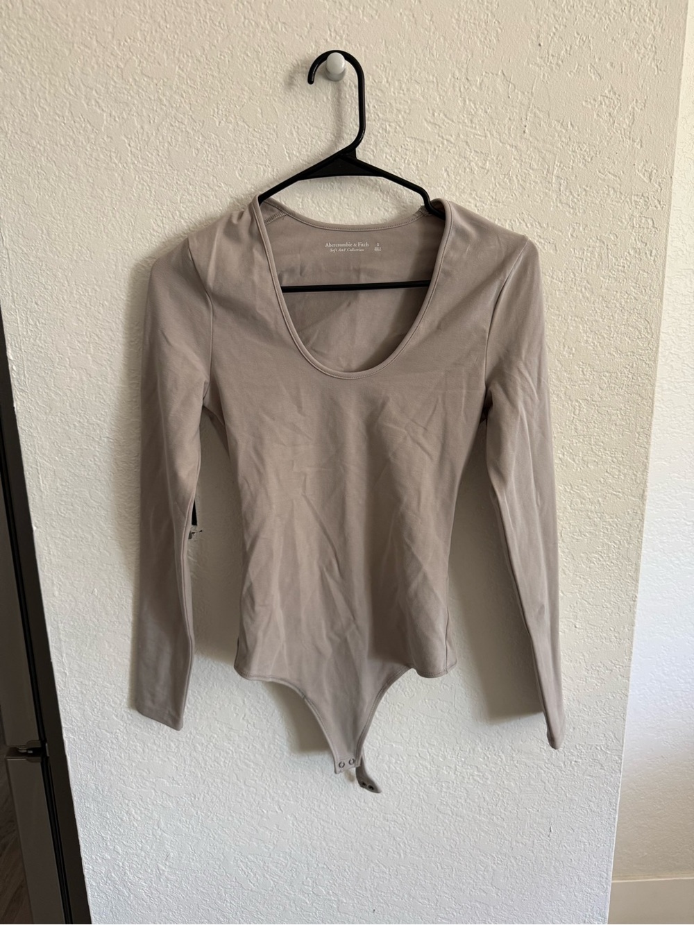 Abercrombie & Fitch Long-Sleeve Scoop Bodysuit in Taupe